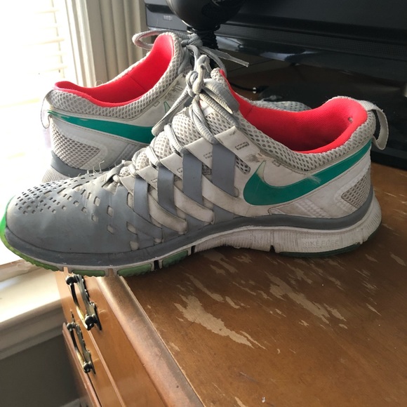 Nike women’s sneaker - Picture 2 of 4